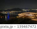 火の山公園の展望デッキから望む関門橋と下関の夜景。ライトアップされた橋と市街地の灯りが煌びやか。 139467472