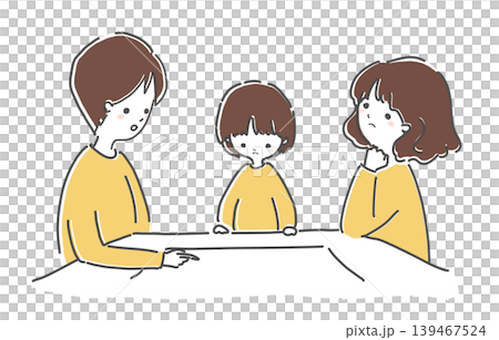 ハザードマップを見る家族 139467524