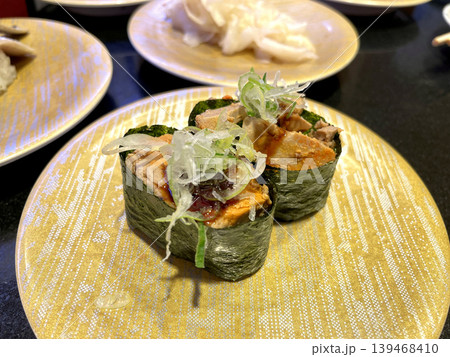 あん肝の軍艦巻き ネギ・生姜のせ あん肝の軍艦巻き ネギ・生姜のせ 139468410