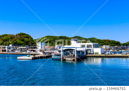 【福岡】初夏の宗像 大島港を出港したフェリーからの眺め 【福岡】初夏の宗像 大島港を出港したフェリーからの眺め 139468781