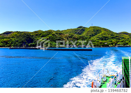 【福岡】初夏の宗像 大島港を出港したフェリーからの眺め 【福岡】初夏の宗像 大島港を出港したフェリーからの眺め 139468782