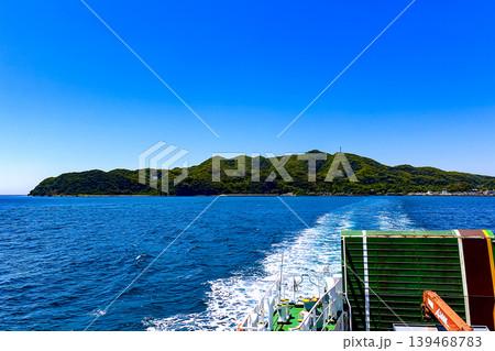 【福岡】初夏の宗像 大島港を出港したフェリーからの眺め 【福岡】初夏の宗像 大島港を出港したフェリーからの眺め 139468783