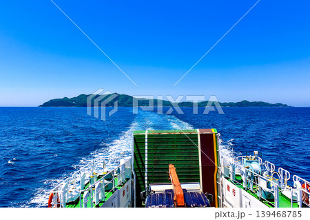 【福岡】初夏の宗像 大島港を出港したフェリーからの眺め 【福岡】初夏の宗像 大島港を出港したフェリーからの眺め 139468785