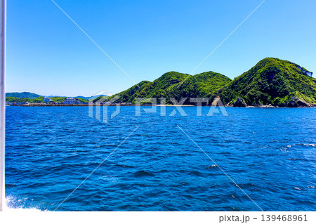 【福岡】初夏の宗像 神湊港に向かうフェリーからの眺め 【福岡】初夏の宗像 神湊港に向かうフェリーからの眺め 139468961