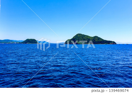【福岡】初夏の宗像 大島から神湊港へ向かうフェリーからの眺め 【福岡】初夏の宗像 大島から神湊港へ向かうフェリーからの眺め 139469074