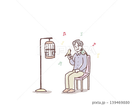 肩と指にインコを乗せた高齢女性 139469880