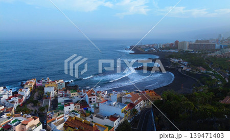 old street in Puerto de la Cruz, Spain 139471403
