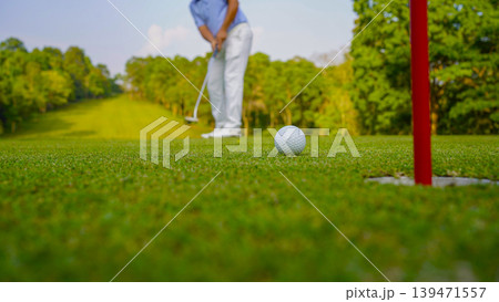 Golfers are putting golf in the evening golf course golf backglound. 139471557