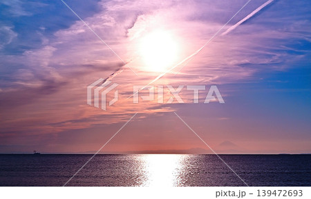 千葉富浦から望む夕日 139472693