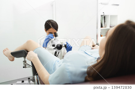 venous blood sampling for analysis. The nurse view the patient veins with the help of a special Vein scanner venous blood sampling for analysis. The nurse view the patient veins with the help of a special Vein scanner 139472830