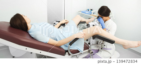 venous blood sampling for analysis. The nurse view the patient veins with the help of a special Vein scanner 139472834