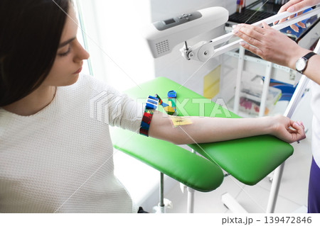 venous blood sampling for analysis. The nurse view the patient veins with the help of a special Vein scanner 139472846