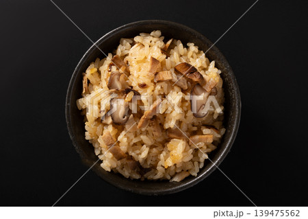 チャーシュー 椎茸 炊き込みご飯 チャーシュー 椎茸 炊き込みご飯 139475562