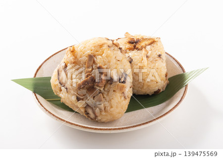 おにぎり（チャーシュー　椎茸　炊き込みご飯） 139475569