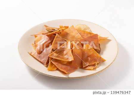 ［中国産］味付け　いか耳　魚介乾製品 139476347