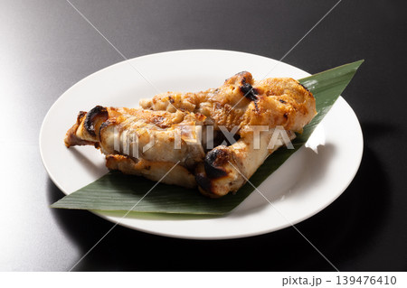 ［国産　豚肉］焼き豚足 139476410