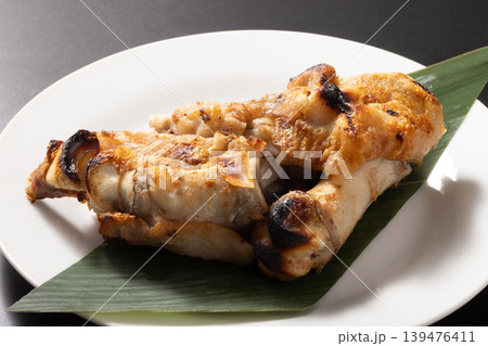 ［国産　豚肉］焼き豚足 139476411