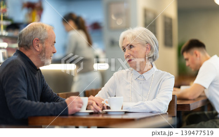 Elderly couple on a date in a cafe 139477519