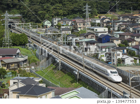 住宅街を走る新幹線 住宅街を走る新幹線 139477553