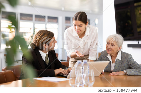Group of businesspeople having meeting in an office Group of businesspeople having meeting in an office 139477944