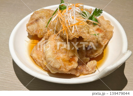甘酸っぱいソースがかかった鍋包肉(グオバオロウ) 甘酸っぱいソースがかかった鍋包肉(グオバオロウ) 139479044