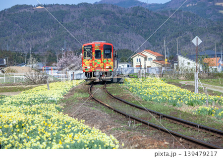 水仙と電車 139479217