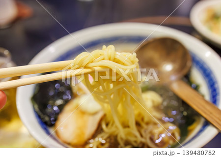 伊豆稲取のソウルフード、肉チャーハンとオーソドックスな醤油ラーメンのセット。稲取東伊豆町伊豆半島 伊豆稲取のソウルフード、肉チャーハンとオーソドックスな醤油ラーメンのセット。稲取東伊豆町伊豆半島 139480782