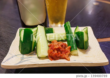 綺麗にカットされたモロキュウ。ビールに最適。稲取東伊豆町伊豆半島 綺麗にカットされたモロキュウ。ビールに最適。稲取東伊豆町伊豆半島 139480789