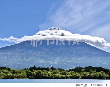 富士山と雲 139480801