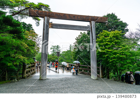 【三重県】豊かな自然に囲まれた伊勢神宮の内宮 【三重県】豊かな自然に囲まれた伊勢神宮の内宮 139480873