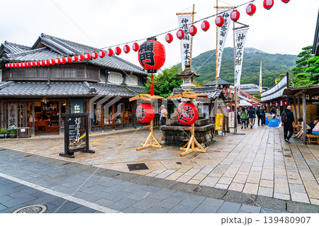 【三重県】たくさんのお店が並ぶ伊勢のおかげ横丁 【三重県】たくさんのお店が並ぶ伊勢のおかげ横丁 139480907