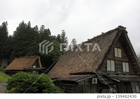 曇天の春の白川郷 曇天の春の白川郷 139482430