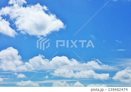夏の青空と雲 夏の青空と雲 139482474