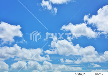 夏の青空と雲 139482476