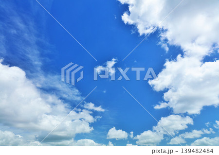 夏の青空と雲 夏の青空と雲 139482484