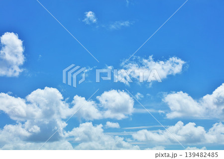 夏の青空と雲 夏の青空と雲 139482485