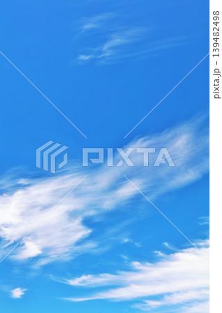 秋の青空と雲 秋の青空と雲 139482498