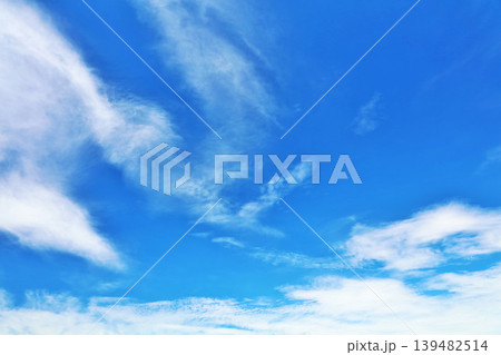 秋の青空と雲 139482514