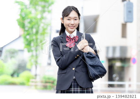 高校生 通学している高校生 高校生 通学している高校生 139482821