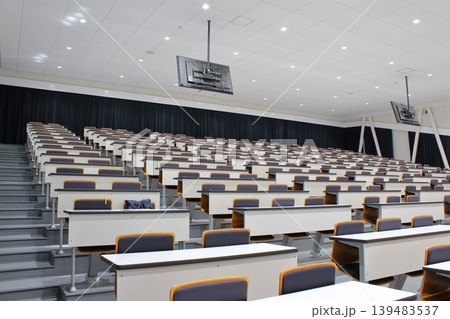 大学の大講堂 大学の大講堂 139483537