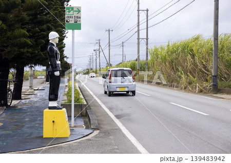 車を見守るまもる君　まさお君 139483942