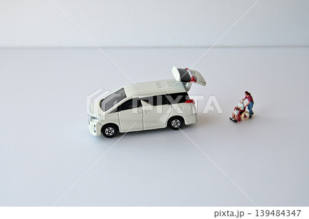 福祉車両と車いす 介護イメージ 福祉車両と車いす 介護イメージ 139484347