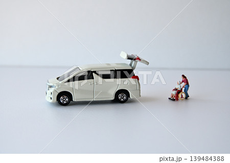 福祉車両と車いす 介護イメージ 福祉車両と車いす 介護イメージ 139484388