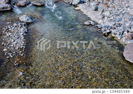 透明度の高い渓流 長野県白馬村 透明度の高い渓流 長野県白馬村 139485389