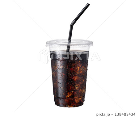 プラスチックのコップに入ったアイスコーヒー プラスチックのコップに入ったアイスコーヒー 139485434