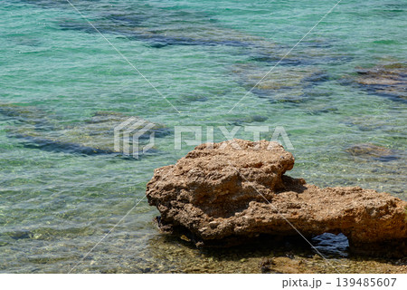 Rock in shallow clear turquoise seawater 139485607