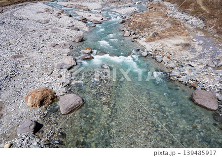 透明度の高い渓流　長野県白馬村 139485917