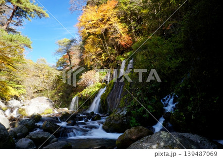紅葉に彩られた八ヶ岳高原吐龍の滝 Ver1 紅葉に彩られた八ヶ岳高原吐龍の滝 Ver1 139487069