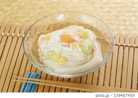 日本の夏の定番麺料理_冷たいそうめん 139487450