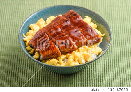 鰻の卵とじ丼 鰻の卵とじ丼 139487636